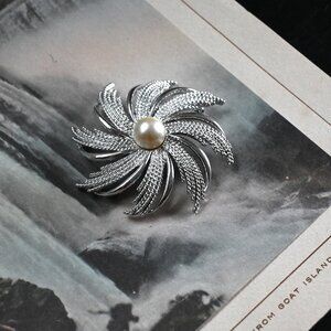 Large Vintage Sarah Coventry Silver Tone Pearl Brooch Pin Spiral Cosmic Swirl